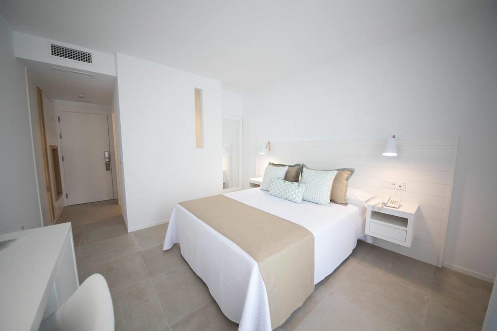 קרבונראס El Trebol Bar & Hotel Only Adults מראה חיצוני תמונה