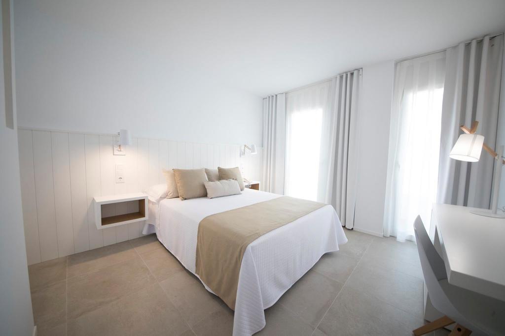 קרבונראס El Trebol Bar & Hotel Only Adults מראה חיצוני תמונה